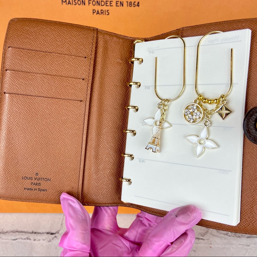 Louis Vuitton PM Size Planner Agenda with paper clips - Picture 7 of 14